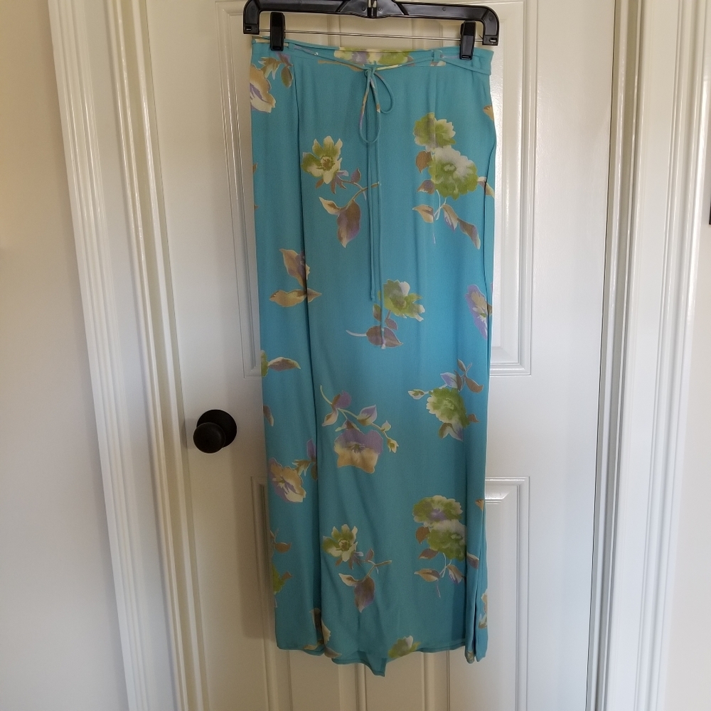 Beautiful Casual Corner skirt.  Size 6